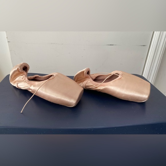 Capezio Airess 1130 Broad Toe Pointe Shoes Ballet Pink 9M - Picture 2 of 5